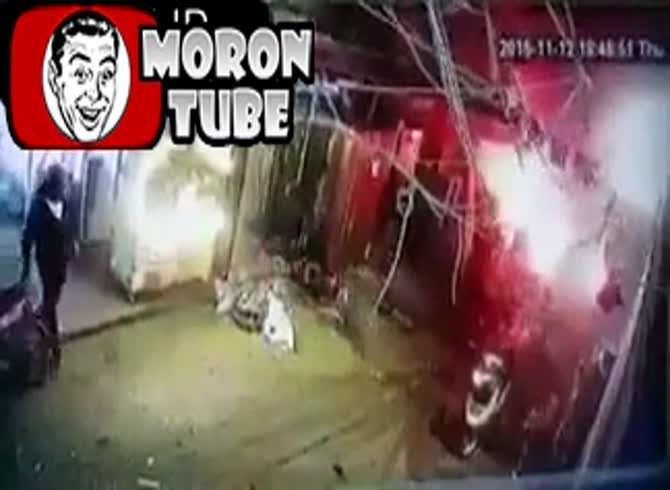 Video :In Lebanon, a suicide bomber detonates himself in a Hezbollah stronghold